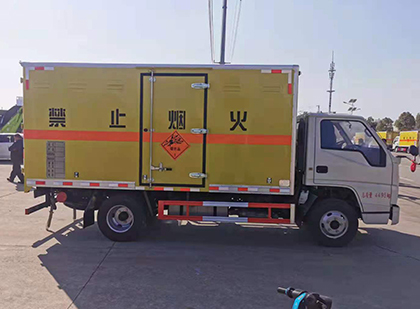 港口爆破器材运输车工人安全操作规范与智能技术保障